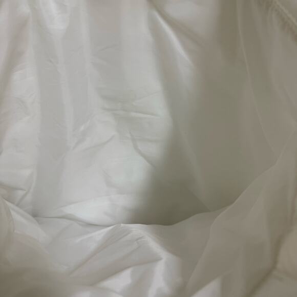 Bath‎ & Body Works White Iridescent Puffer Tote Bag NEW - Picture 4 of 4